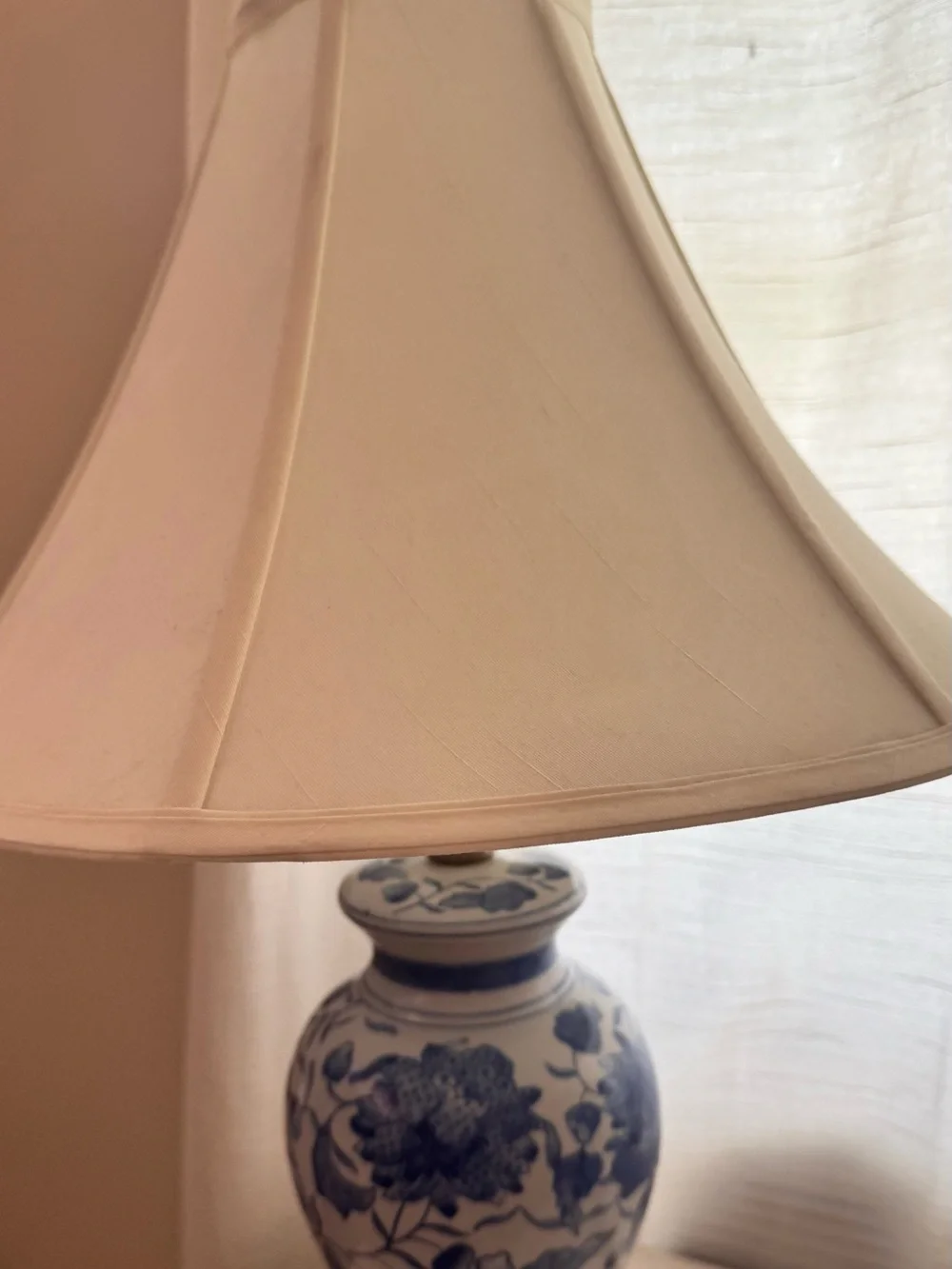 Vintage MCM Blue and White Floral Ceramic Table Lamp - Unbranded